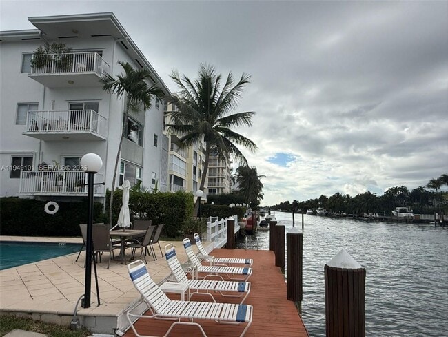 10250 W Bay Harbor Dr in Bay Harbor Islands, FL - Building Photo - Building Photo