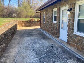 959 Timberlake Dr, Unit 4 in Lynchburg, VA - Foto de edificio - Building Photo