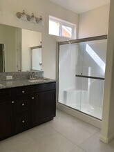 1353 W Kenny Thompson Ct in Hanford, CA - Building Photo - Building Photo