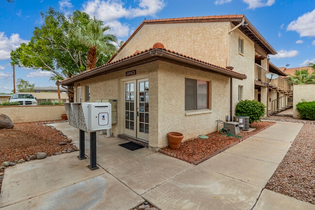 Garden Terrace Apartments in Phoenix, AZ - Building Photo - Building Photo