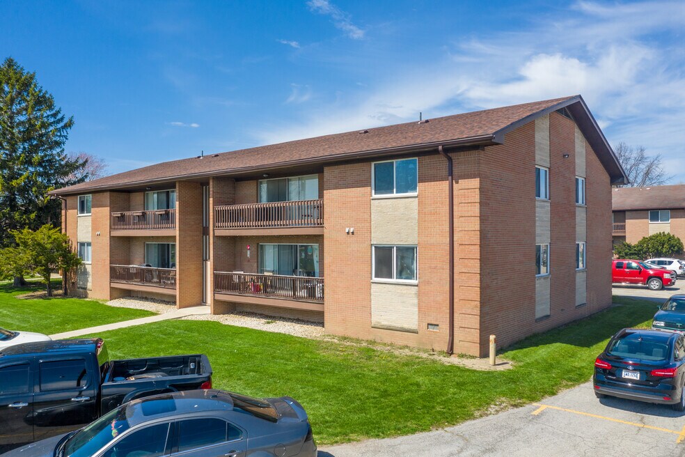 Hunters Crossing by Redwood Apartments Findlay, OH Apartments For Rent