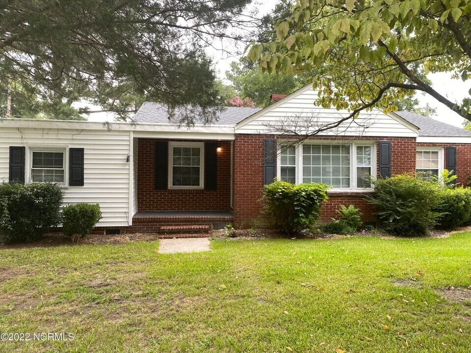 2901 Jefferson Dr in Greenville, NC - Building Photo