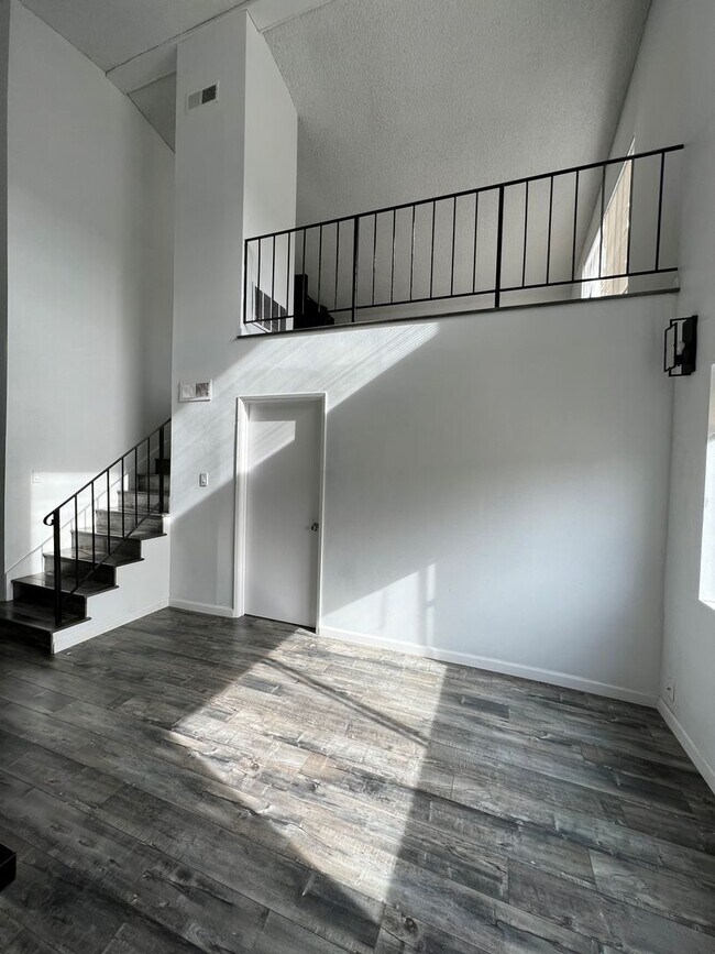 4336 Ventura Canyon in Sherman Oaks, CA - Building Photo - Building Photo