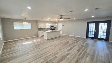 5429 Dazzle Dr in Dallas, TX - Building Photo - Building Photo