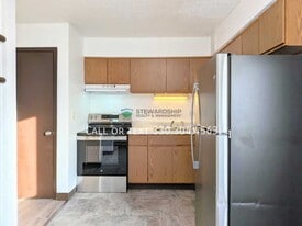 235 Engadine Ct in Sugarcreek, OH - Building Photo