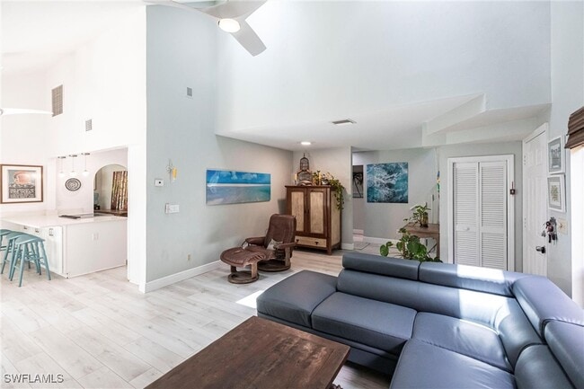 property at 1323 Solana Rd