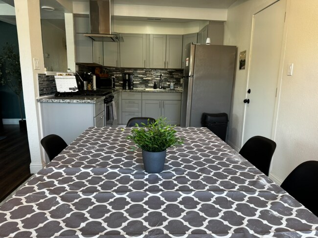 2120 Kinsington St in West Sacramento, CA - Building Photo - Building Photo