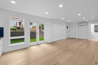 14337 22nd Ave NE in Seattle, WA - Building Photo - Building Photo