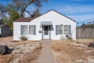 2102 25th St in Lubbock, TX - Building Photo