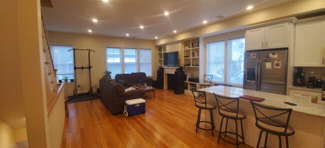7B Sparhawk St in Boston, MA - Building Photo - Building Photo