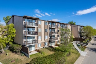 Hays Farm in Calgary, AB - Building Photo