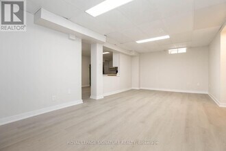 30 Larratt Ln in Richmond Hill, ON - Building Photo - Building Photo
