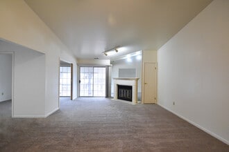 1185 Youngs Rd, Unit H in Buffalo, NY - Building Photo - Building Photo