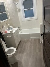 33 Clinton St, Unit 1 floor apartment in Manchester, CT - Foto de edificio - Building Photo