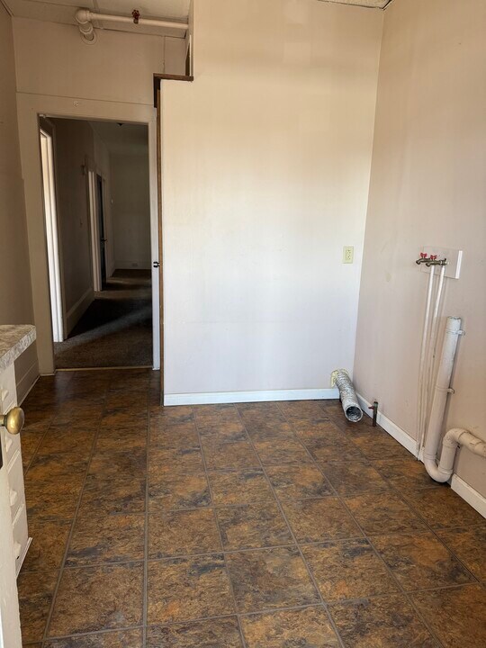 1827-1829 Main St in Blakely, PA - Building Photo