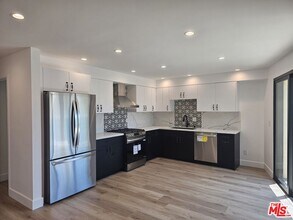5247 W 9th St in Los Angeles, CA - Building Photo - Building Photo