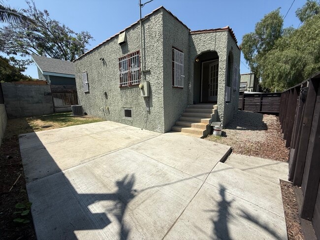 property at 413 Robinson St