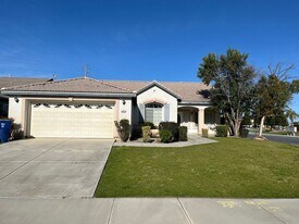 4922 Vista Del Mar Ave in Bakersfield, CA - Building Photo