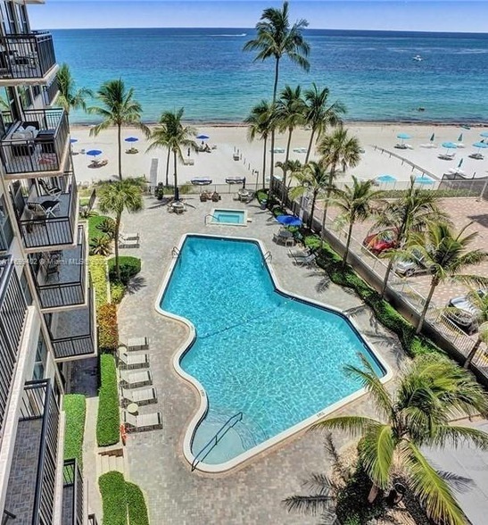 3800 Galt Ocean Dr, Unit 1514 in Fort Lauderdale, FL - Building Photo