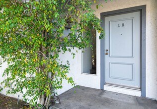 789 W 18th St in Costa Mesa, CA - Building Photo - Building Photo