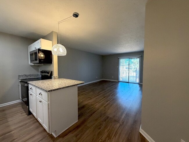 1128 Southwood Dr in Fayetteville, NC - Foto de edificio - Building Photo