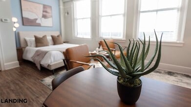 187 N Church St in Spartanburg, SC - Foto de edificio - Building Photo