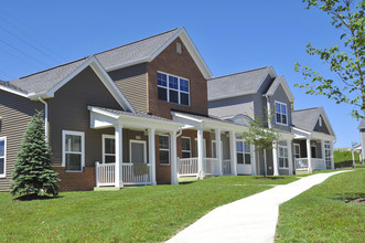 Village at Arlington in Youngstown, OH - Building Photo - Building Photo