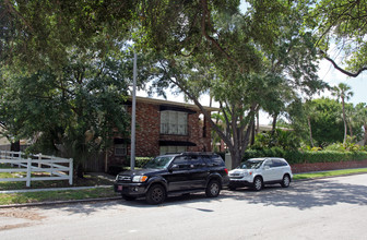 208 Danube Ave in Tampa, FL - Building Photo - Building Photo