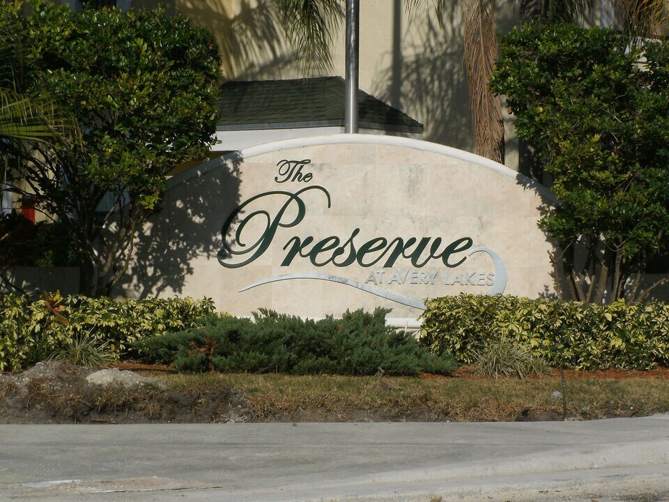 4090 N Pine Island Rd Ave in Sunrise, FL - Building Photo