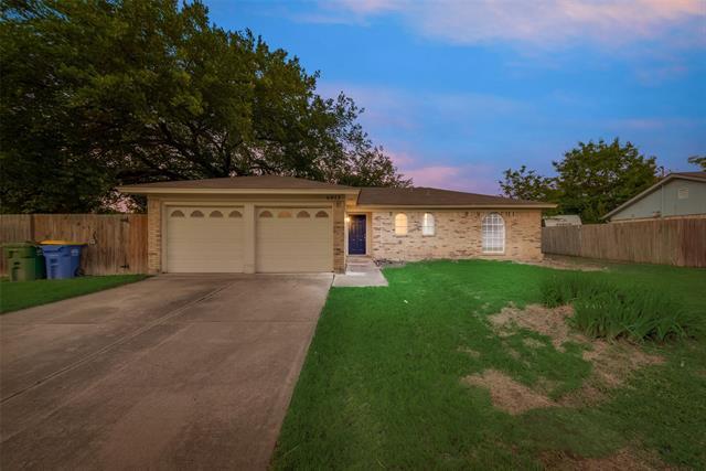 6013 Barry Dr in Watauga, TX - Building Photo - Building Photo