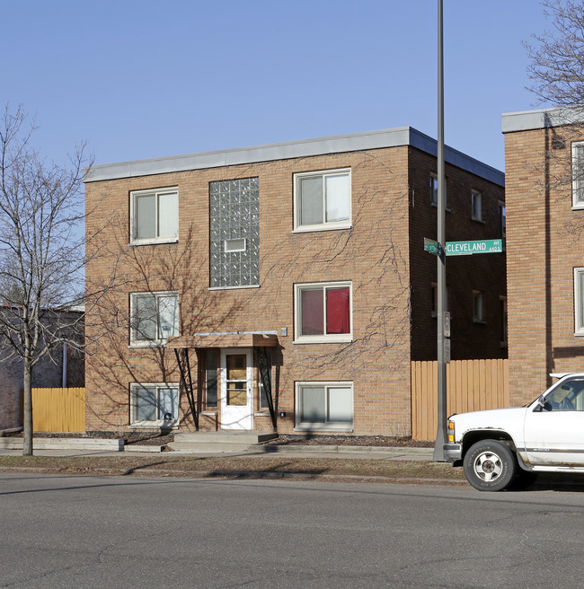 647 Cleveland Ave S in St. Paul, MN - Building Photo - Building Photo