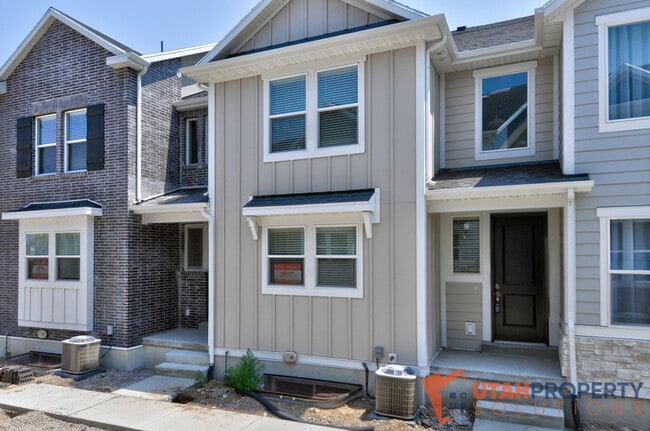 13012 S Oberon Ln in Herriman, UT - Building Photo - Building Photo
