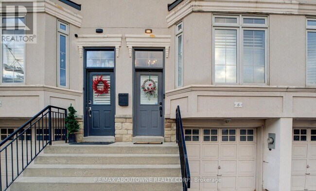 2351 Lakeshore Rd W in Oakville, ON - Building Photo - Building Photo