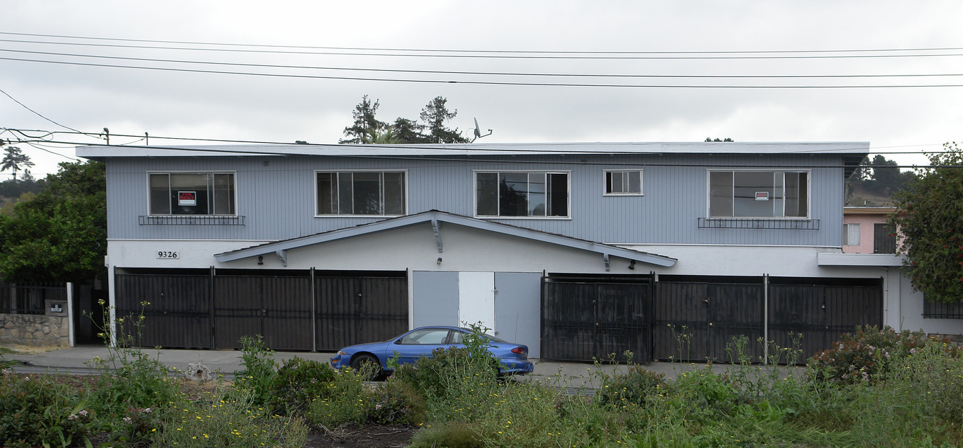 9326 Bancroft Ave in Oakland, CA - Building Photo