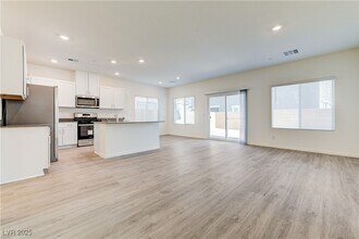 501 Red Lovebird Ave in Henderson, NV - Building Photo - Building Photo