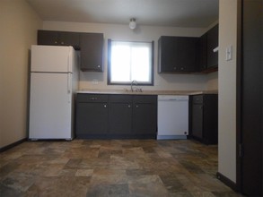 4861 Tama St SE-Unit -3 in Marion, IA - Foto de edificio - Building Photo