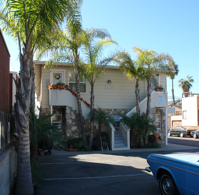 1300 Ocean Ave in Seal Beach, CA - Building Photo - Building Photo