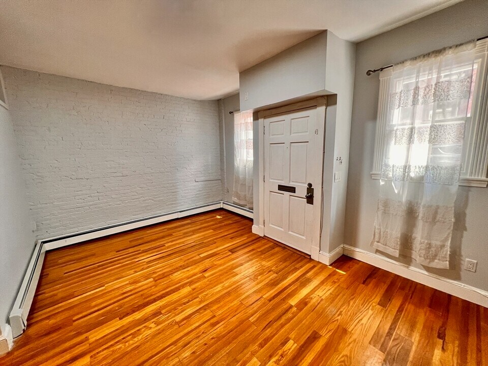 53 Phillips St in Boston, MA - Building Photo