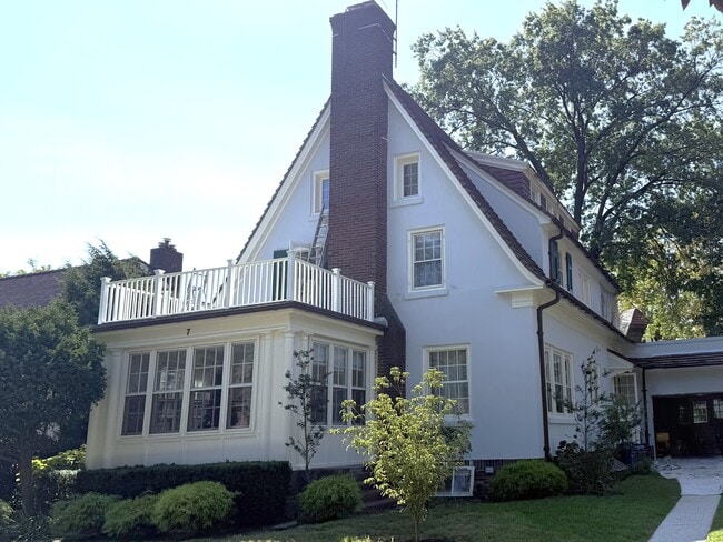 property at 7 Greenway N