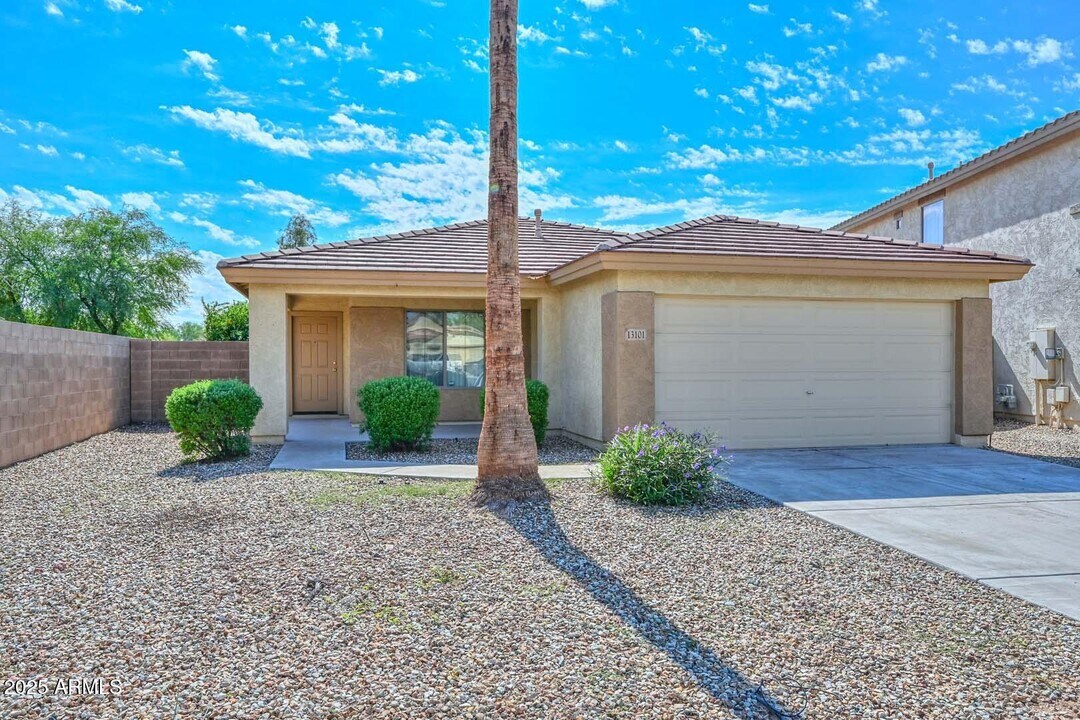 13101 W Indianola Ave in Litchfield Park, AZ - Building Photo