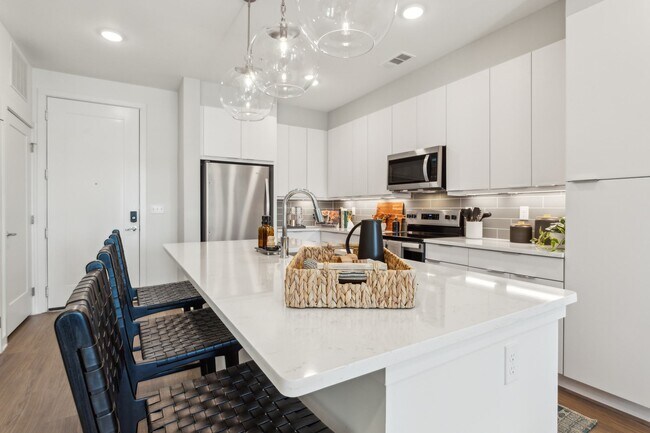 One Riverside in Jacksonville, FL - Foto de edificio - Interior Photo