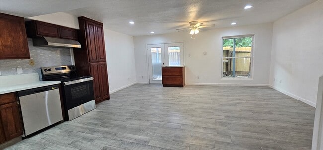 property at 811 Knights Bridge Ln