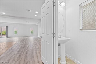 9827 Marietta Cellars Ct in Las Vegas, NV - Building Photo - Building Photo