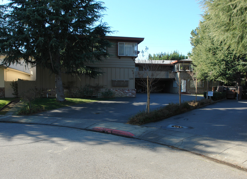 4315 Collins Ct in Mountain View, CA - Building Photo