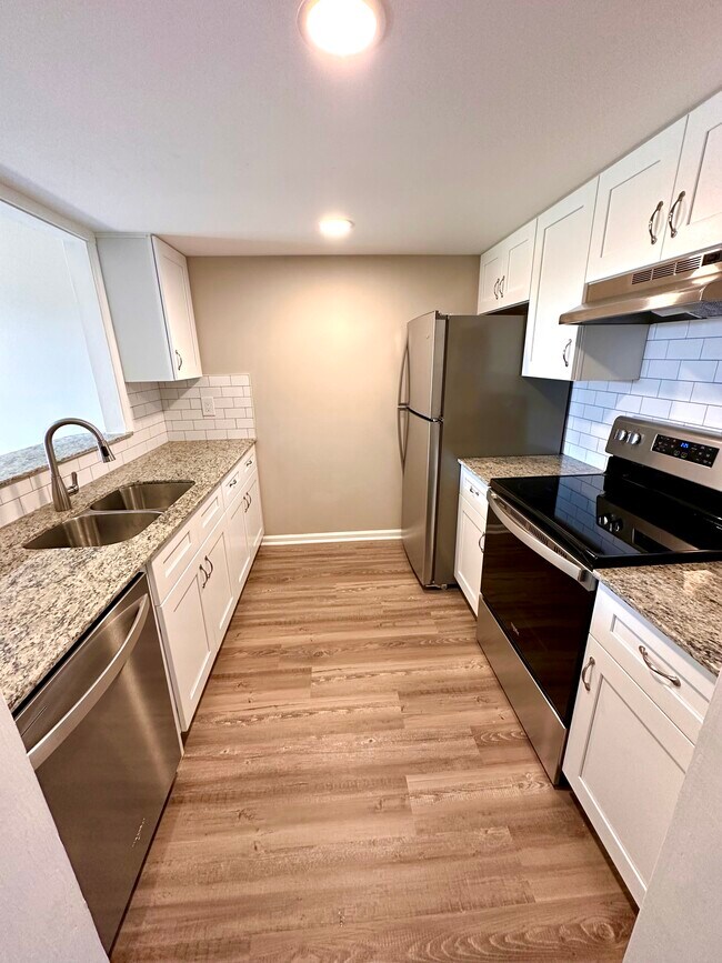 3730 Old Flowery Branch Rd, Unit J3 in Oakwood, GA - Building Photo - Building Photo
