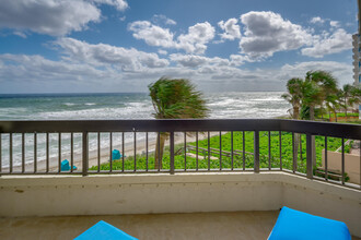 3201 S Ocean Blvd-Unit -301 in Highland Beach, FL - Foto de edificio - Building Photo