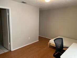 2409 Leon St, Unit 108 in Austin, TX - Building Photo - Building Photo