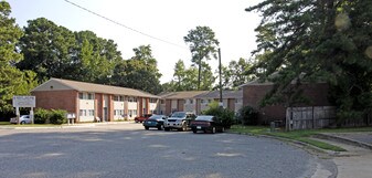 Carley Square Apartments in Newport News, VA - Building Photo