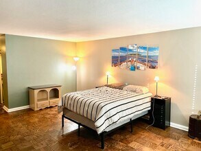 900 S Hanley Rd in Clayton, MO - Building Photo - Building Photo