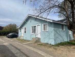 309 W D St in Yakima, WA - Building Photo - Building Photo